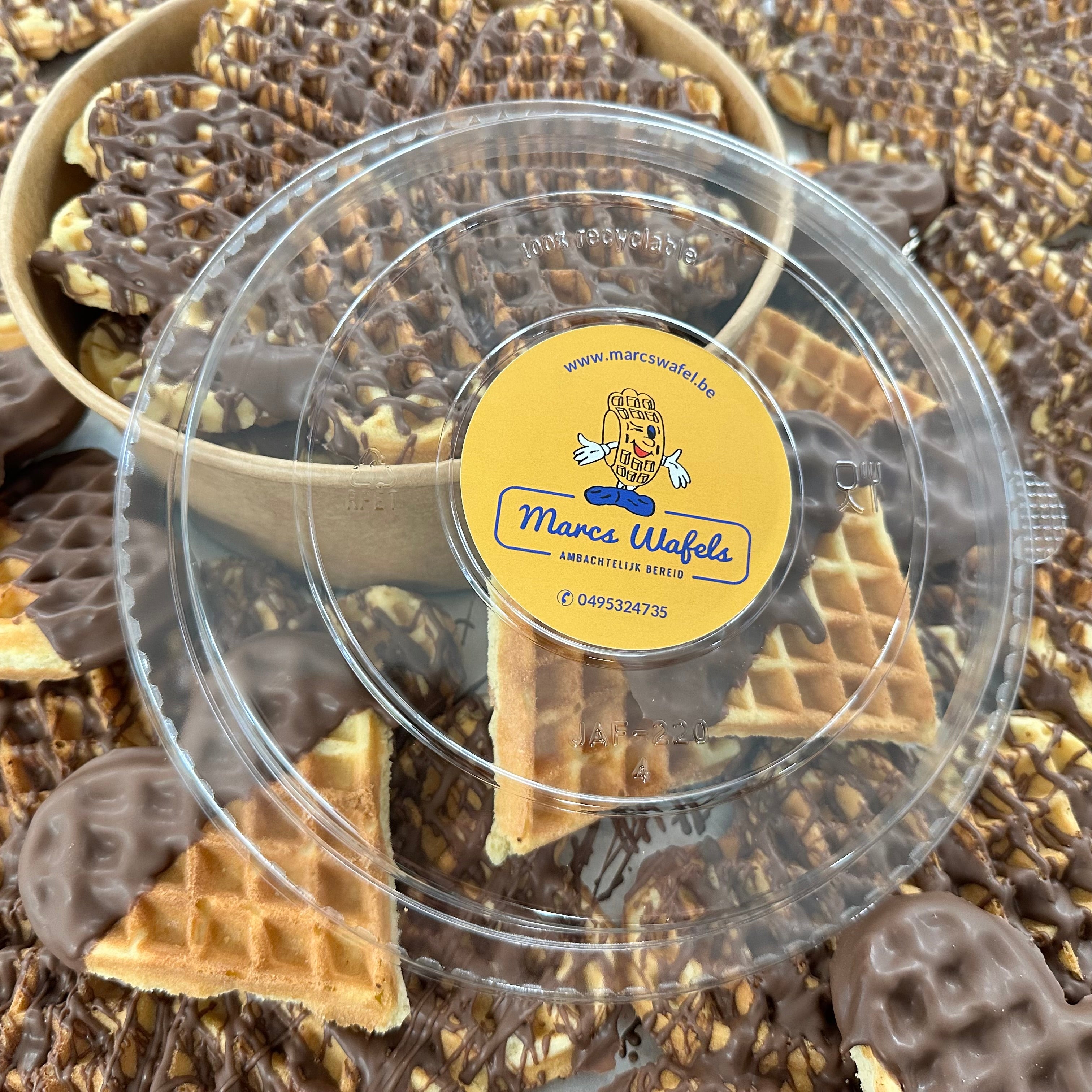 Vers gebakken wafeltjes met chocolade